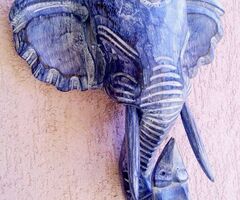 Festett elefántfej faragott faszobor Indonéziából. Falra akasztható dekoráció