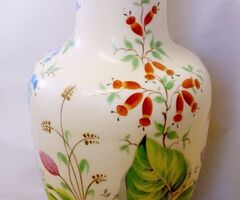Antik üvegműves ritkaság. Gyönyörű virágmintás tejüveg váza a XIX. század végéről