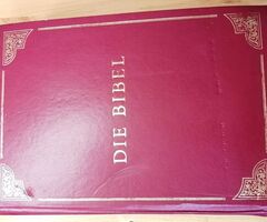 Die Bibel, Német nyelvű szent biblia sok illusztrációval 2004-ből