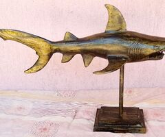 Antikolt felületű tátott szájú cápa. Rusztikus szobor
