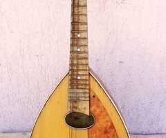 Lapos hátú portugál mandolin. Felújítandó állapotban.