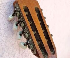 Lapos hátú portugál mandolin. Felújítandó állapotban.