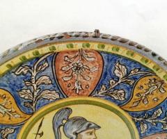 Falitányér Judaica Faenza, Római katonás. Kézműves igényesen festett antik darab