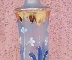 Szecessziós szakított üveg gyógyvizes üveg aranyozva és virágos motívumokkal díszítve
