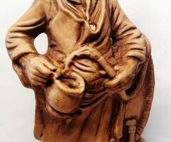 Borfejtő csapláros kerámia szobor, népi művészeti gyűjteménybe