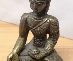 Meditáló Buddha kis méretű bronz szobor Indonéziából. 8,5cm.