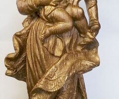 Arany Madonna a gyermekével. Rusztikus felületű zsírkőszobor.