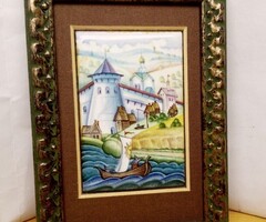 Tűzzománc miniatúra festmény, Orosz tájkép faluvége erődítménnyel, és vitorlással