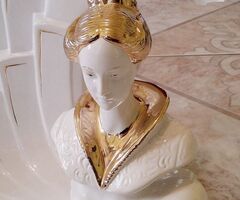 Legyező formájú aranyozott gésával díszített porcelán váza, Olasz jelzéssel, tökéletes állapotban