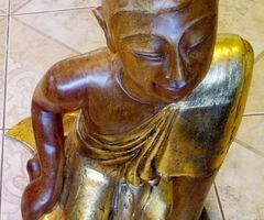 Shaolin szerzetesek szobor páros tűzi-aranyozott köntösben Indiából, tömör keményfa 65cm.