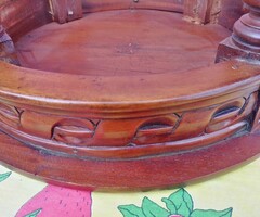 Polgári stílusú asztalka, kockás posztó huzattal az 1920-s évekből. Egyedi ritkaság