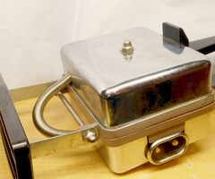 Retró elektromos konyhai eszköz nikkelezett gofrisütő Schulte, Német 1960-as évek 