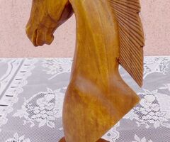 Kézműves műtárgy. Faragott csikófej Indonéziából 20cm.