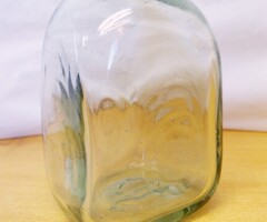 Antik huta fütyülős pálinkás palack, horpasztott oldalú igényesen megmunkált darab
