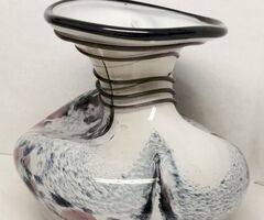 Különleges amorf splatter felületű váza Murano 1980-s évek, ritkaság a vitrinedbe.