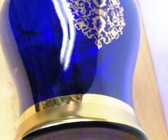 Egyedi szépségű kék aranyozott Bohemia váza dús eklektikus zománc festéssel